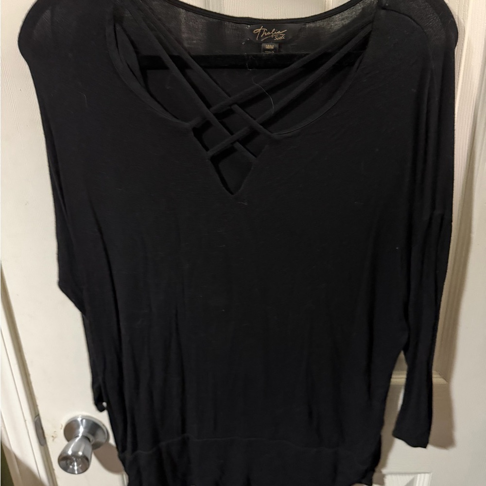 ❣️❄️TRELISE COOPER Elegant Black Blouse with Crisscross Detail